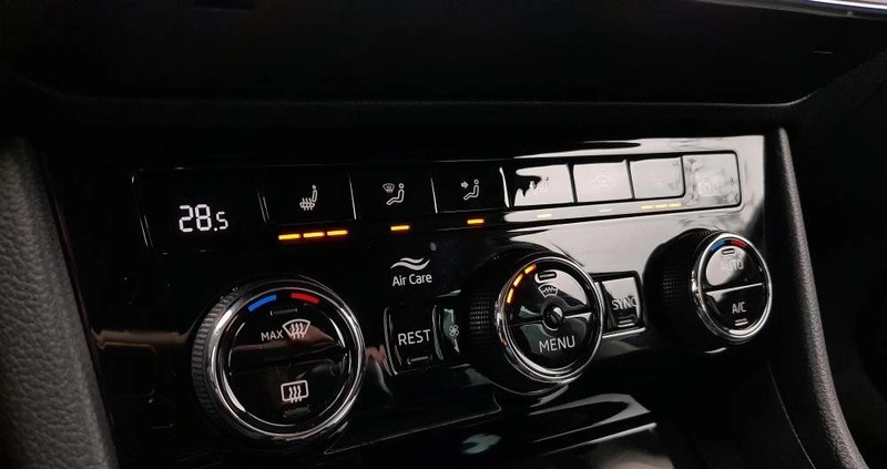 Skoda Superb cena 89900 przebieg: 106299, rok produkcji 2019 z Nekla małe 352